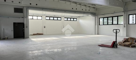 4 rooms Warehouse in Parma, Italy No. 23785 23
