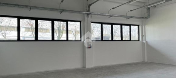 4 rooms Warehouse in Parma, Italy No. 23785 13