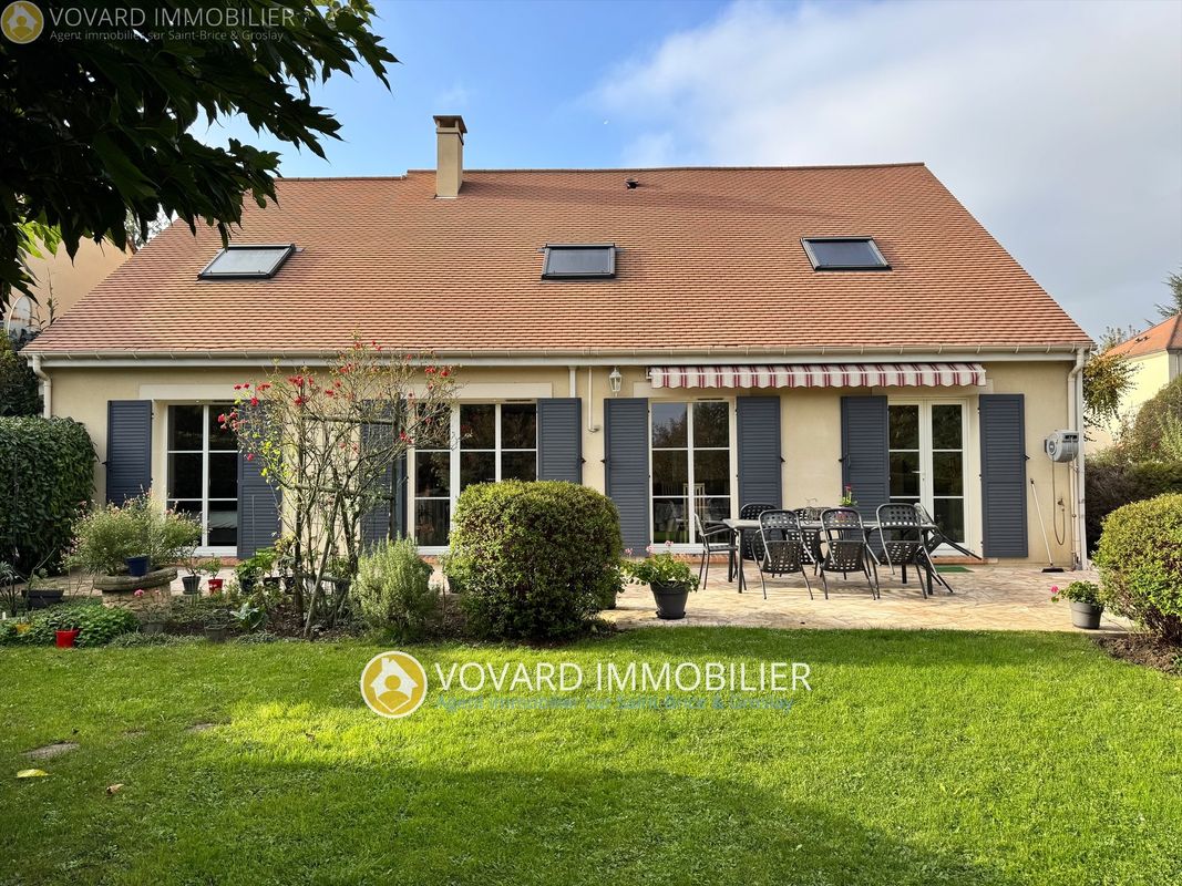 Дом с 7 спальнями в Гросле, Франция № 112025