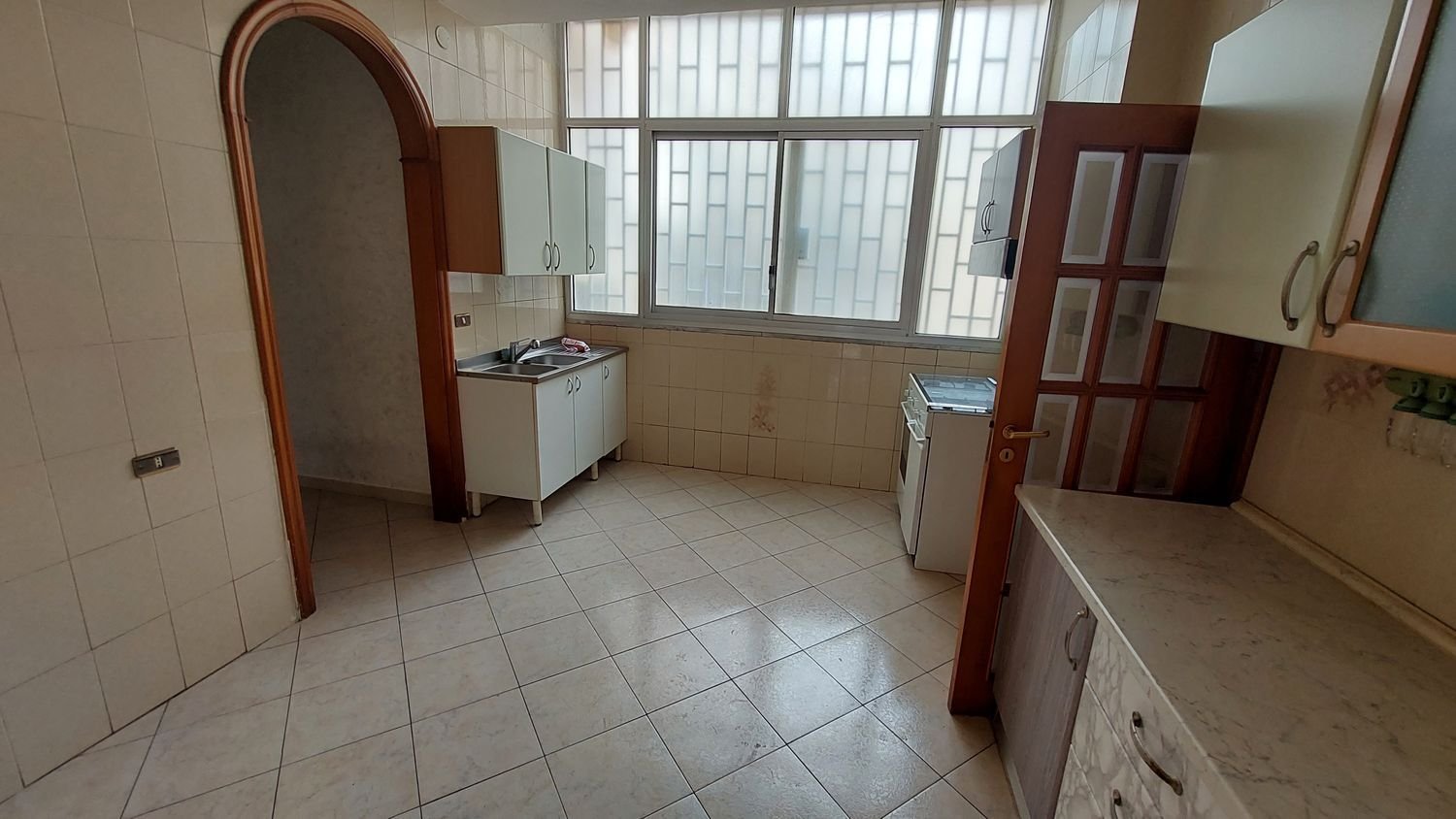 3-salle Appartement à Bari, Italy No. 43360