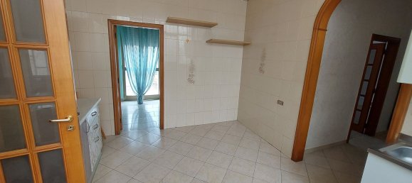 3-salle Appartement à Bari, Italy No. 43360 17