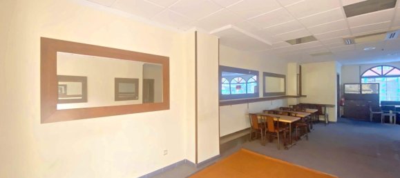 Gewerbliche Immobilie in A Coruna, Spain 246m², Nr. 43308 27