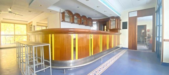 Gewerbliche Immobilie in A Coruna, Spain 246m², Nr. 43308 6