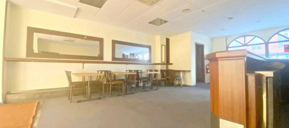 Gewerbliche Immobilie in A Coruna, Spain 246m², Nr. 43308 21