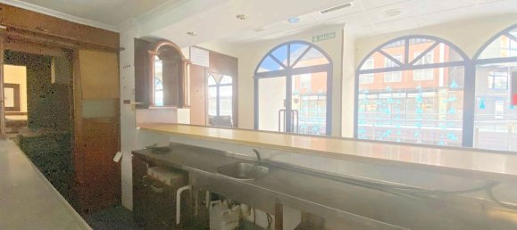 Gewerbliche Immobilie in A Coruna, Spain 246m², Nr. 43308 12