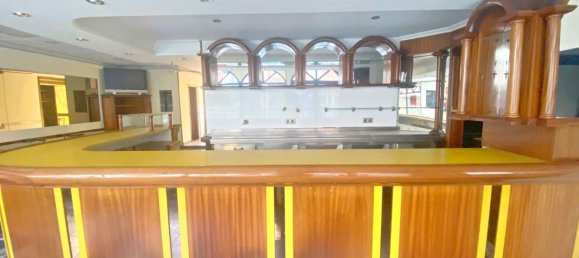 Gewerbliche Immobilie in A Coruna, Spain 246m², Nr. 43308 11