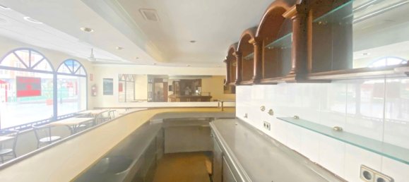 Gewerbliche Immobilie in A Coruna, Spain 246m², Nr. 43308 5