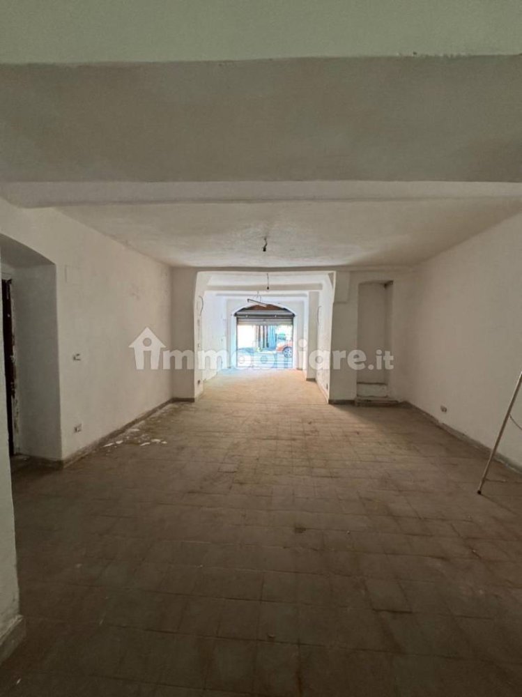 2غرفة عقار تجاري في Genoa, Italy رقم 272208