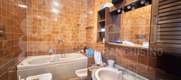 5 Schlafzimmer Wohnung in Erba, Italy, Nr. 312782 16