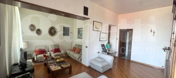 5 Schlafzimmer Wohnung in Erba, Italy, Nr. 312782 4