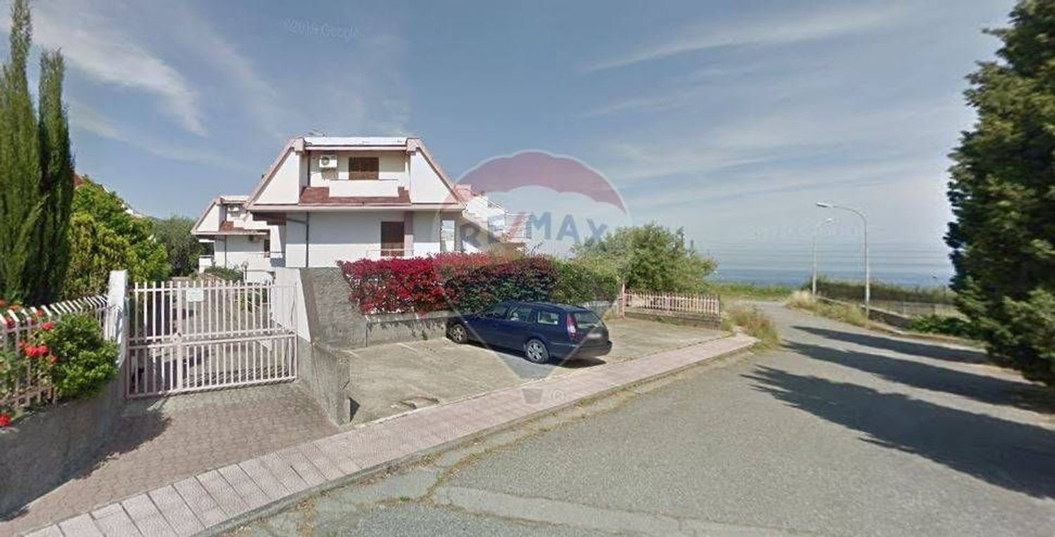 4 bedrooms Apartment in Letojanni, Italy No. 395154