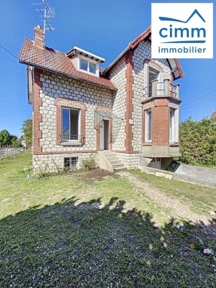 Casa de 3 dormitorios en Villemandeur, France No. 66941