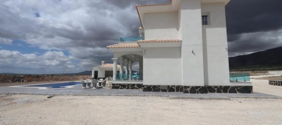 4 bedrooms Villa in Pinoso, Spain No. 10255 8