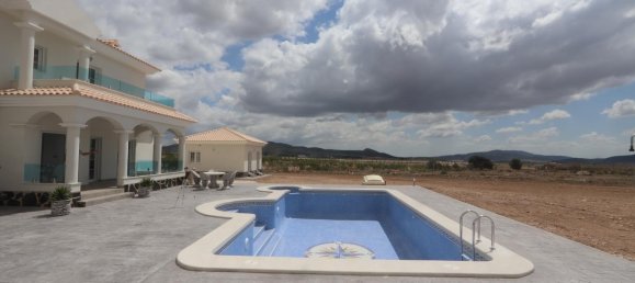 4 bedrooms Villa in Pinoso, Spain No. 10255 2