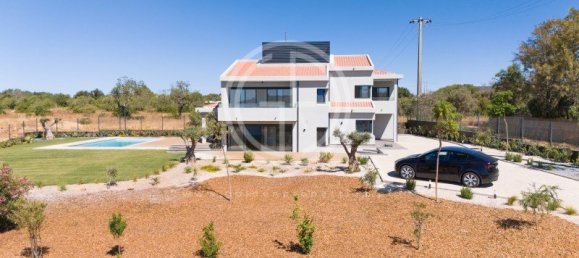 5 bedrooms Villa in Faro, Portugal No. 31946 3