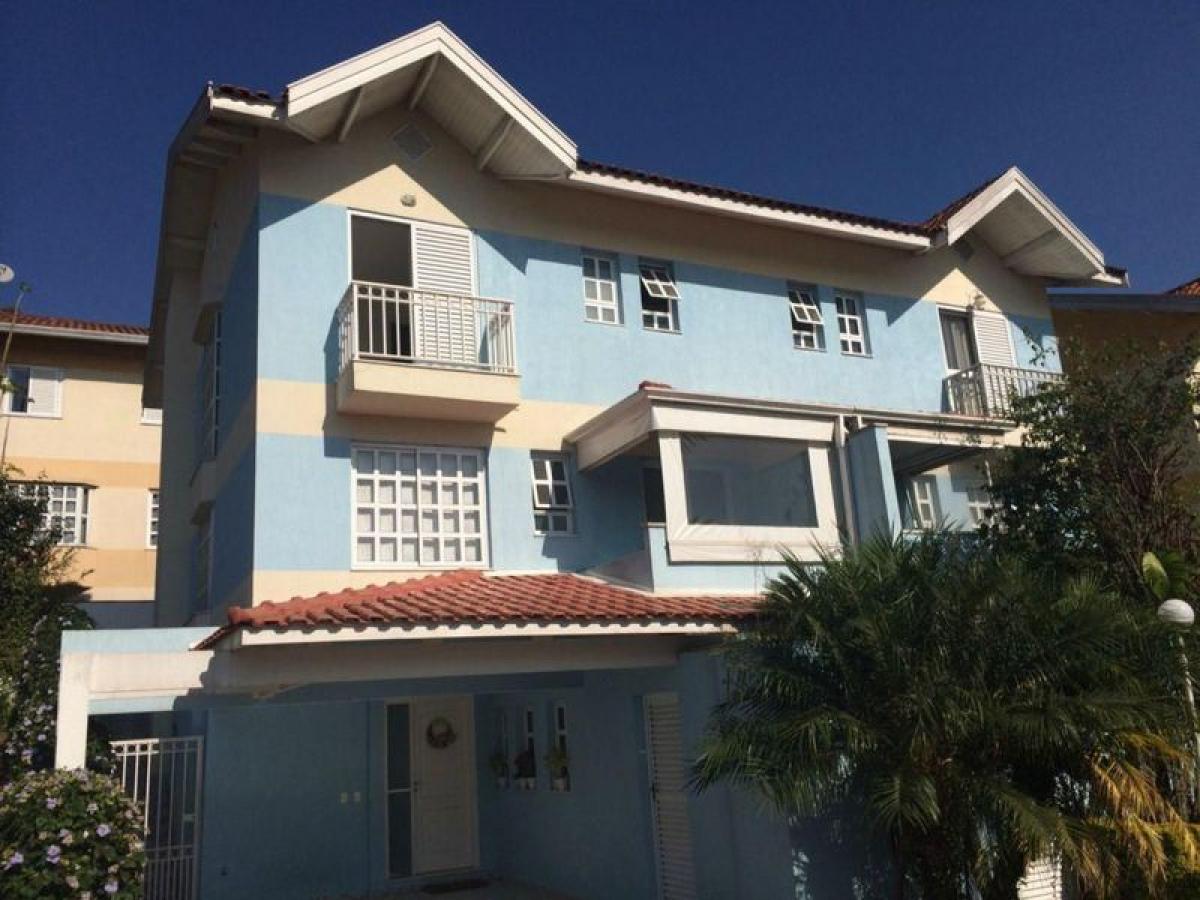 Casa de 4 dormitorios en Sao Paulo, Brazil No. 589078