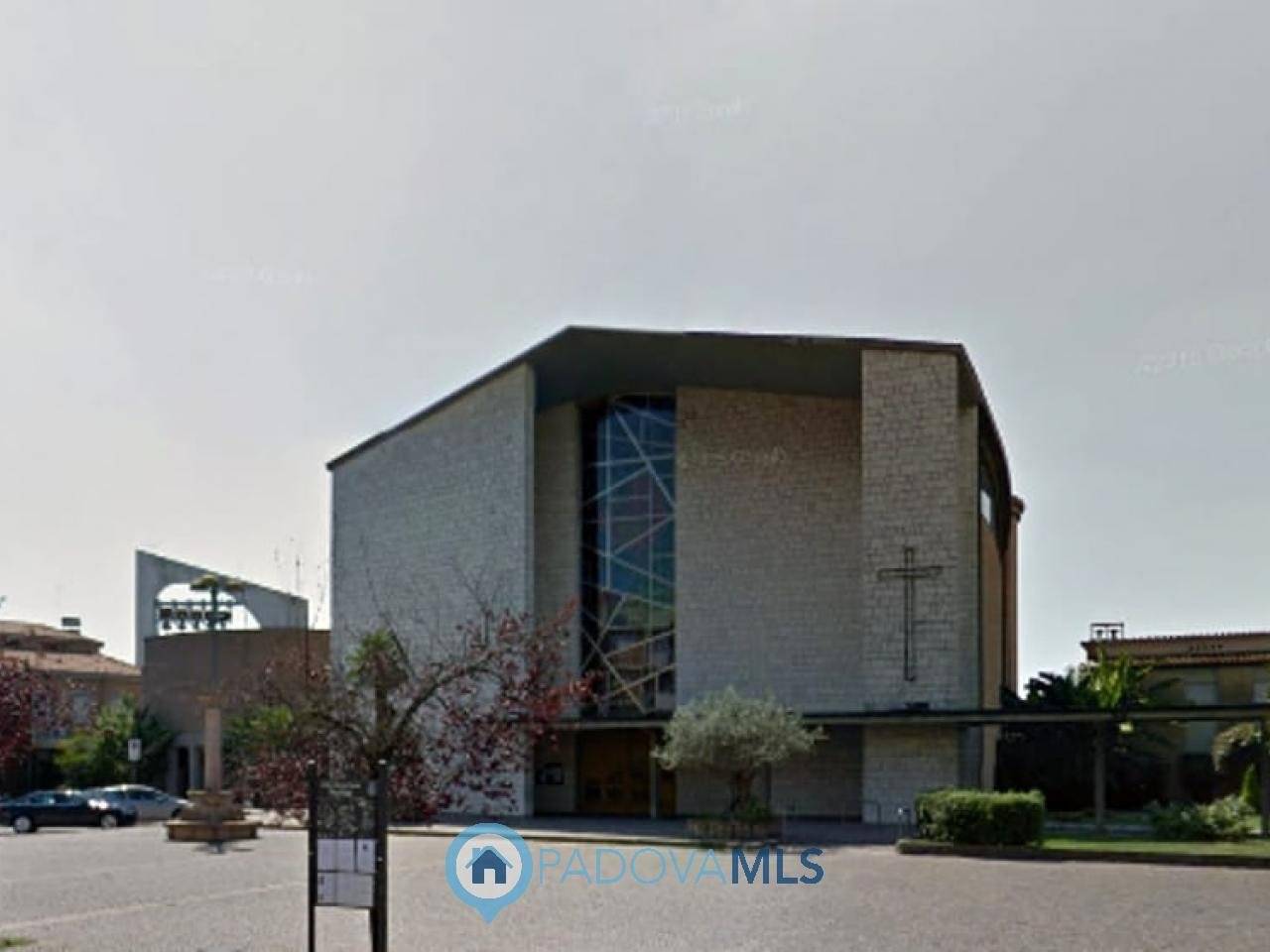 Коммерческая недвижимость с 3 комнатами в Абано Терме, Италия № 367925