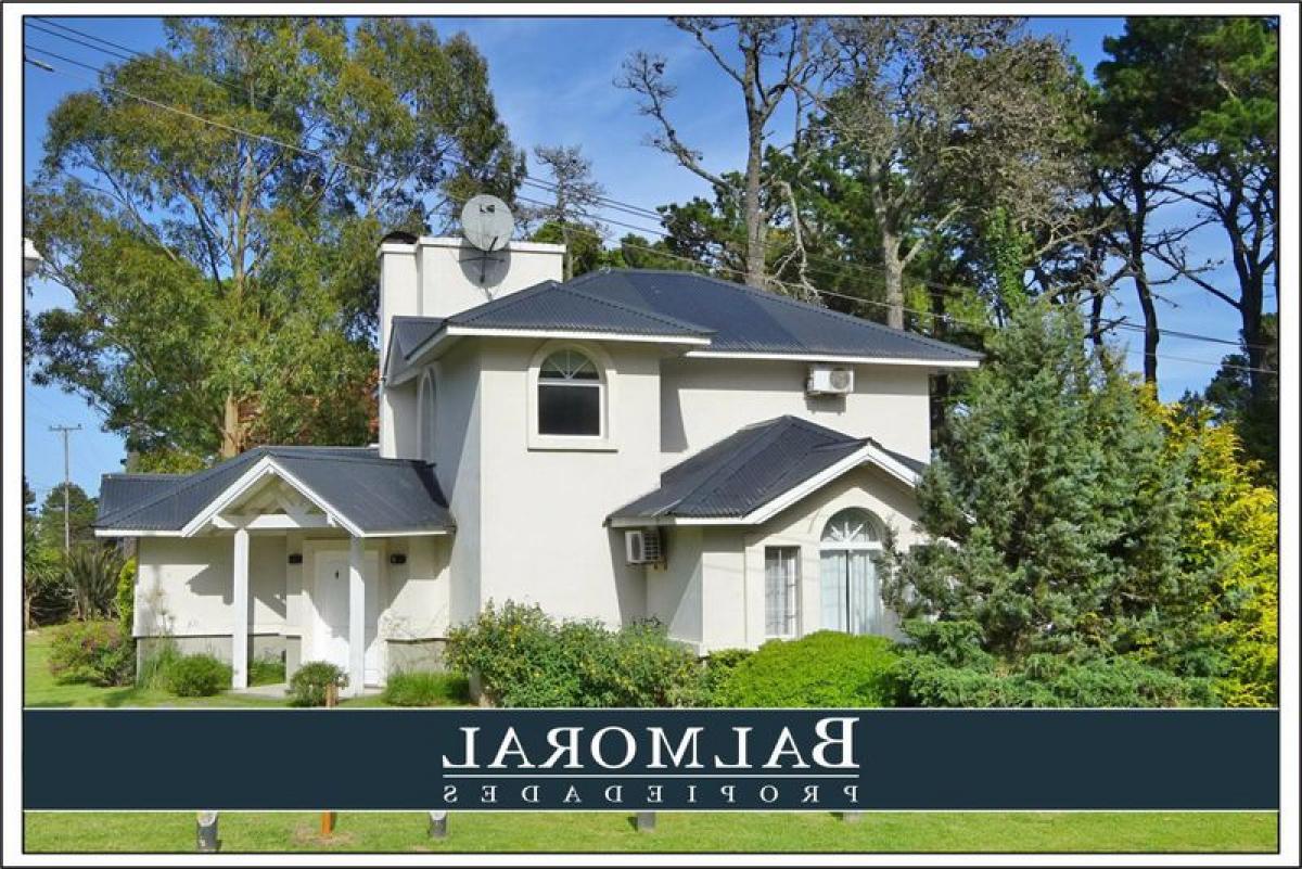 3 bedrooms House in Mar del Plata, Argentina No. 82150