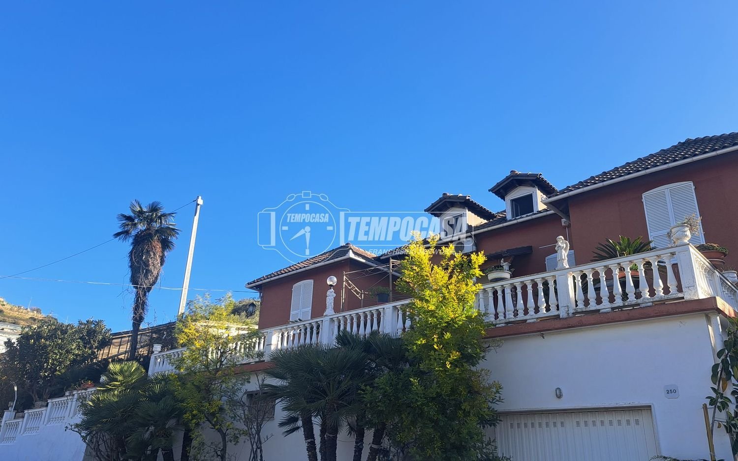 Квартира с 2 комнатами в Таджа, Италия № 126659