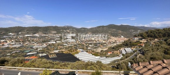 Квартира с 2 комнатами в Таджа, Италия № 126659 8