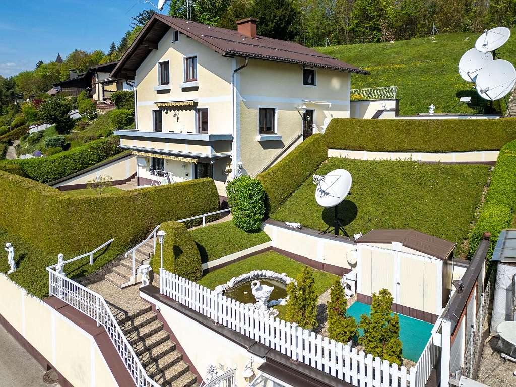 Дом с 6 спальнями в Гмунден, Австрия № 11154