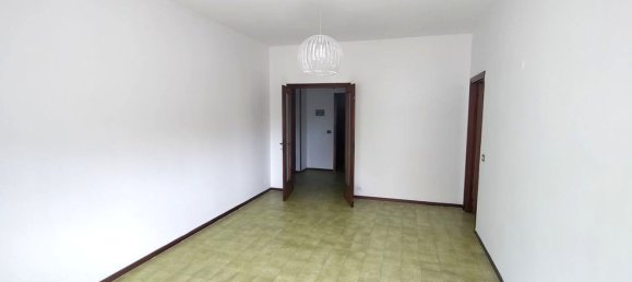 3 rooms Apartment in Carrara, Italy No. 287543 11