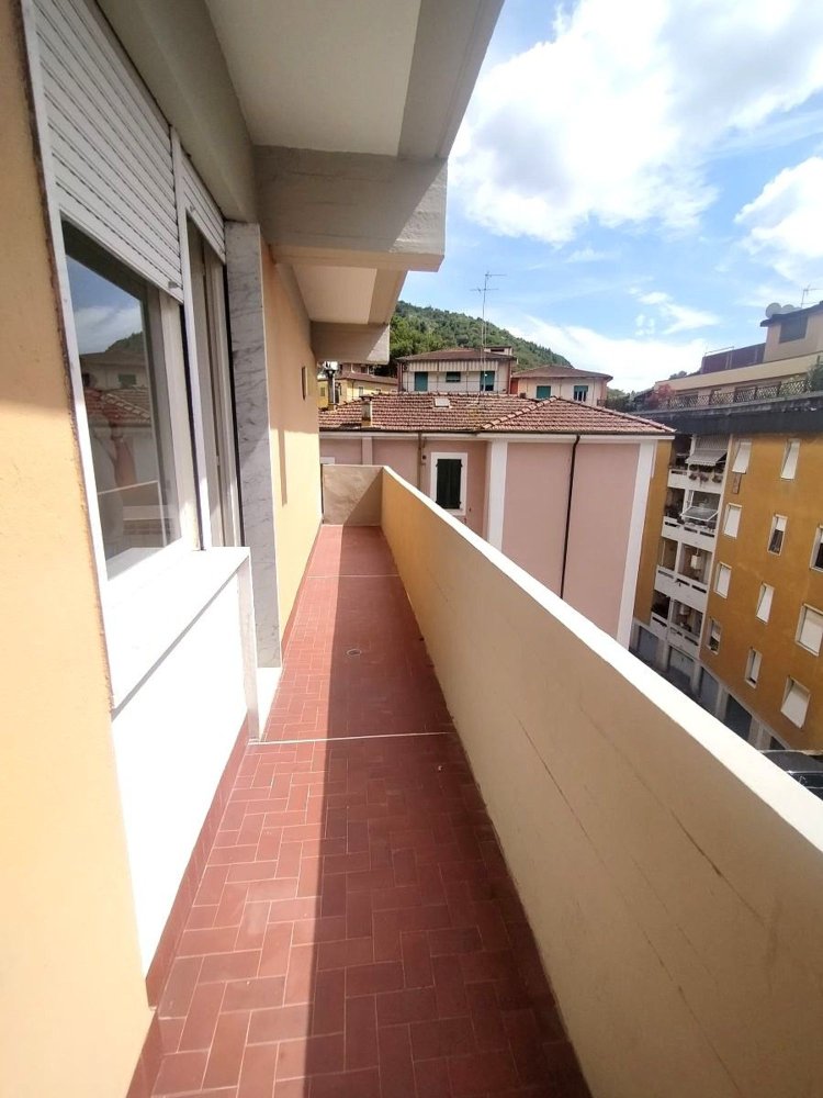 3 rooms Apartment in Carrara, Italy No. 287543