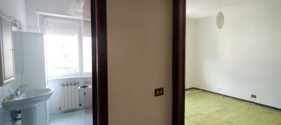 3 rooms Apartment in Carrara, Italy No. 287543 14
