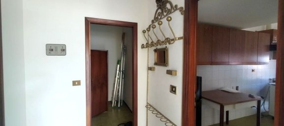 3 rooms Apartment in Carrara, Italy No. 287543 10