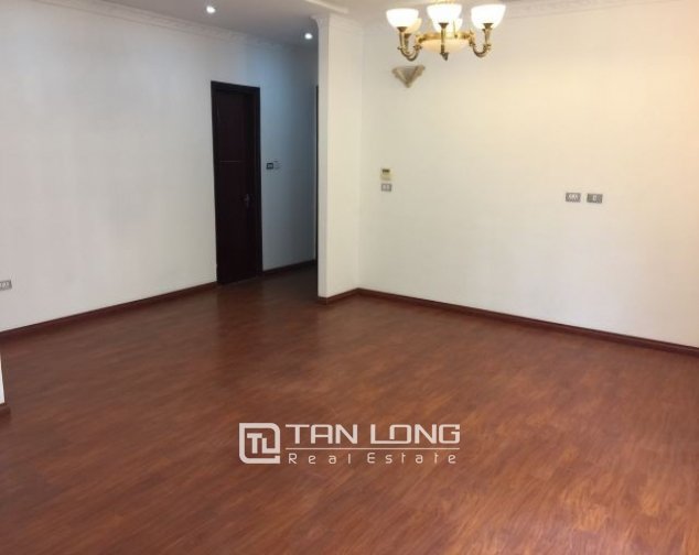 Escritório de 3 divisões em Hai Ba Trung, Vietnam N.º 1794