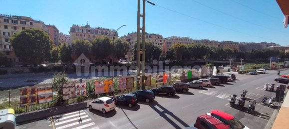 Apartamento de 2 dormitorios en Genoa, Italy No. 299180 3