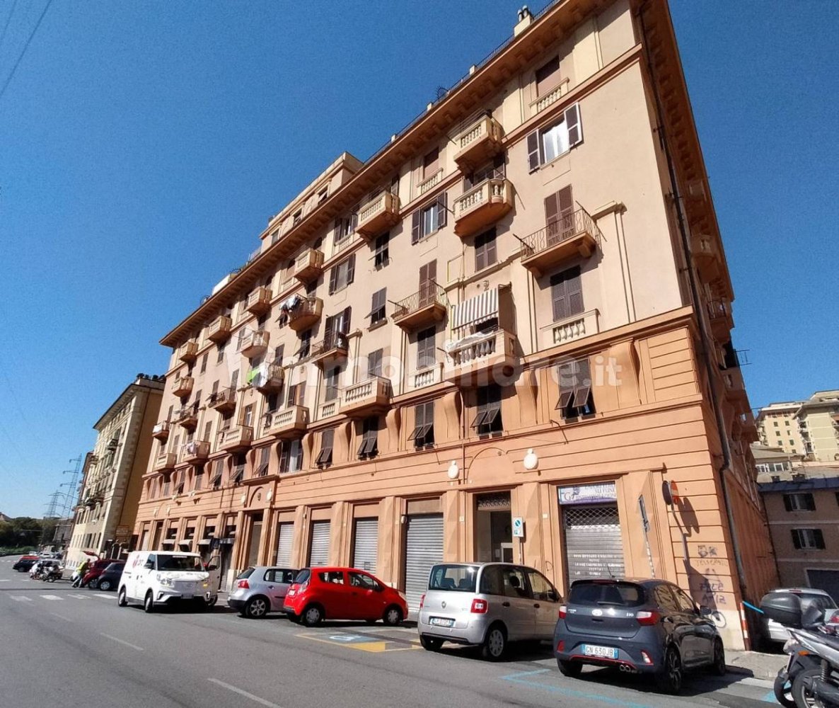 Apartamento de 2 dormitorios en Genoa, Italy No. 299180