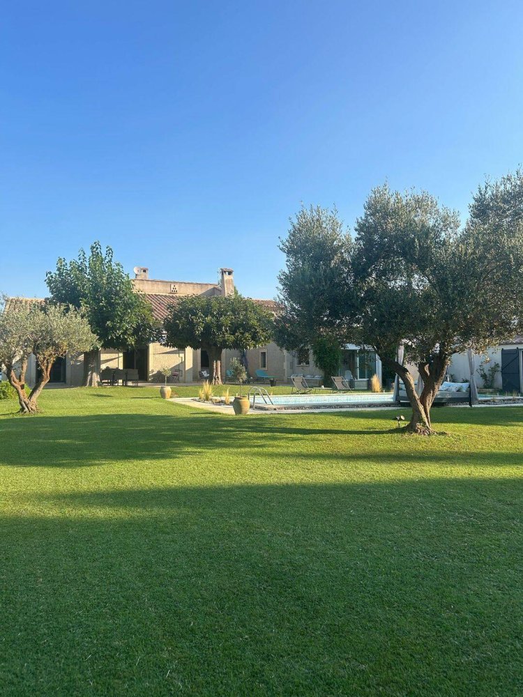 5 bedrooms Villa in Tarascon, France No. 330539