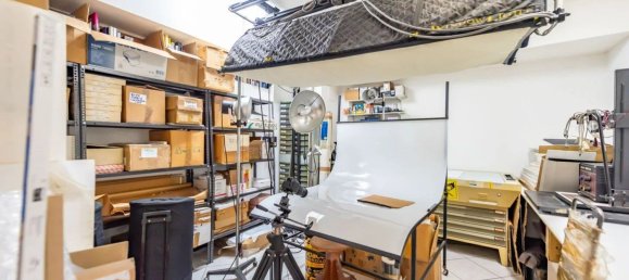 140m² Office in Lainate, Italy No. 6048 11