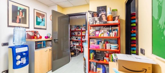 140m² Office in Lainate, Italy No. 6048 15