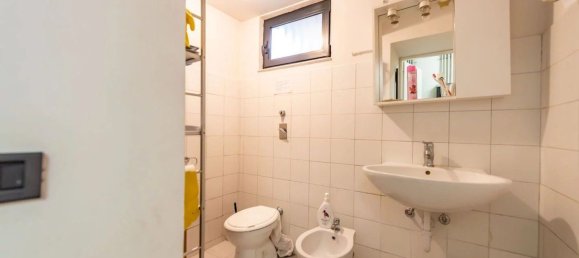 140m² Office in Lainate, Italy No. 6048 16