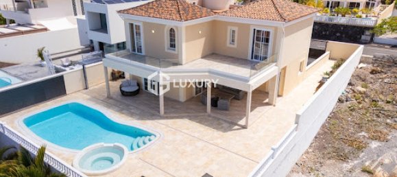 3 bedrooms Villa in Adeje, Spain No. 141456 5