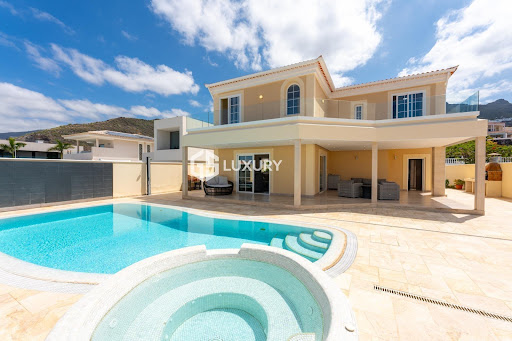 3 bedrooms Villa in Adeje, Spain No. 141456