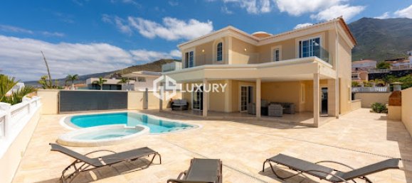 3 bedrooms Villa in Adeje, Spain No. 141456 6