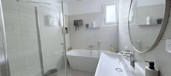 4 bedrooms House in Robion, France No. 292948 12