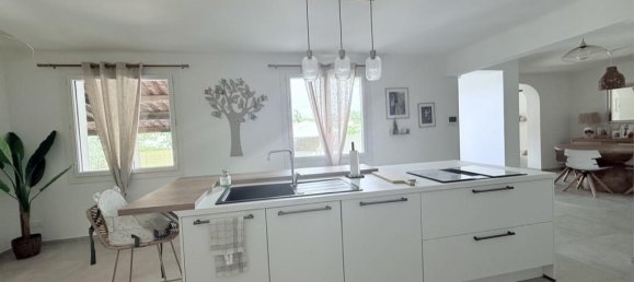 4 bedrooms House in Robion, France No. 292948 9