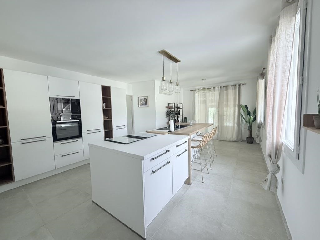 4 bedrooms House in Robion, France No. 292948