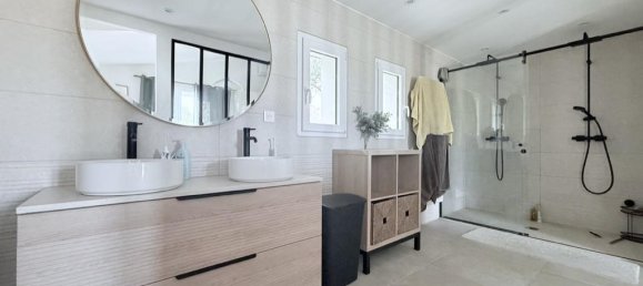 4 bedrooms House in Robion, France No. 292948 8