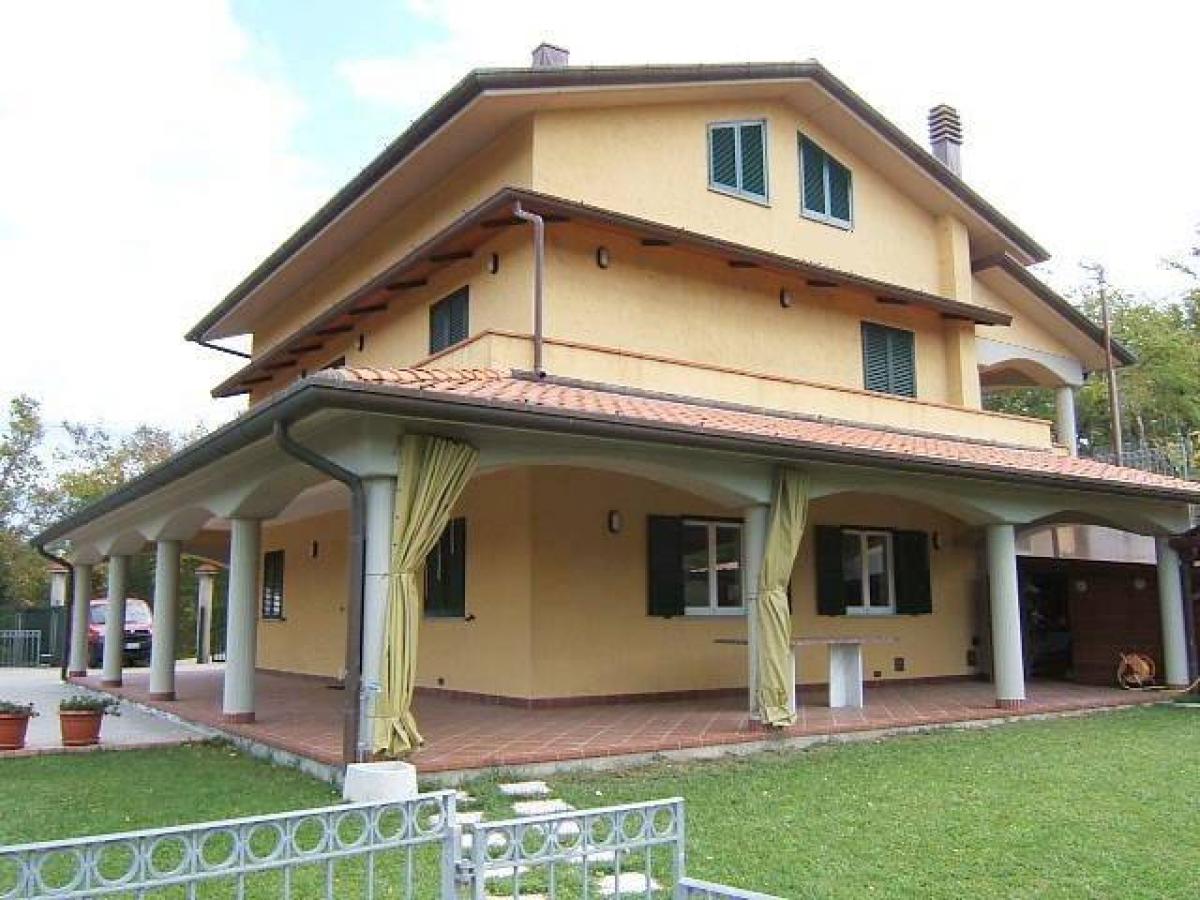 3 bedrooms Villa in Aulla, Italy No. 885