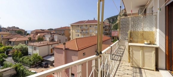 Apartamento de 2 dormitorios en Finale Ligure, Italy No. 294201 2