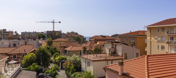 Apartamento de 2 dormitorios en Finale Ligure, Italy No. 294201 8