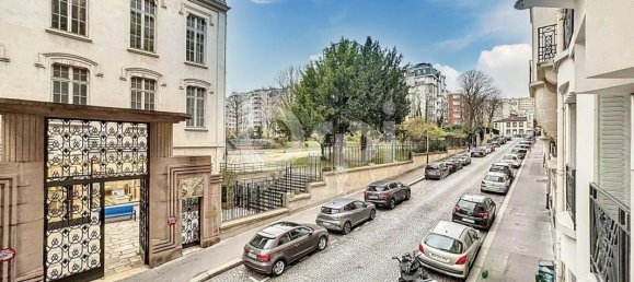 1 bedroom Apartment in Paris, France No. 165536 2