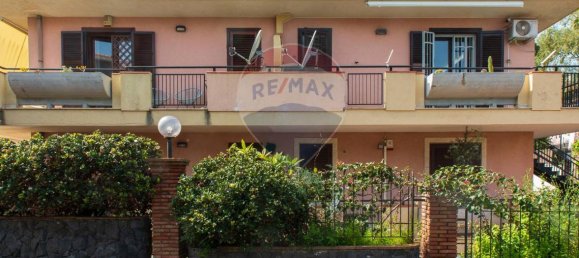 3-salle Appartement à Aci Castello, Italy No. 14775 45