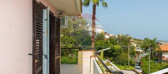 3-salle Appartement à Aci Castello, Italy No. 14775 27