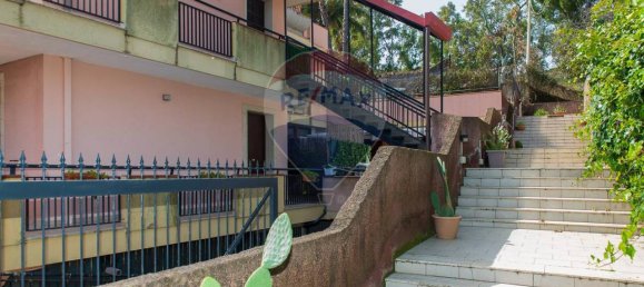 3-salle Appartement à Aci Castello, Italy No. 14775 39